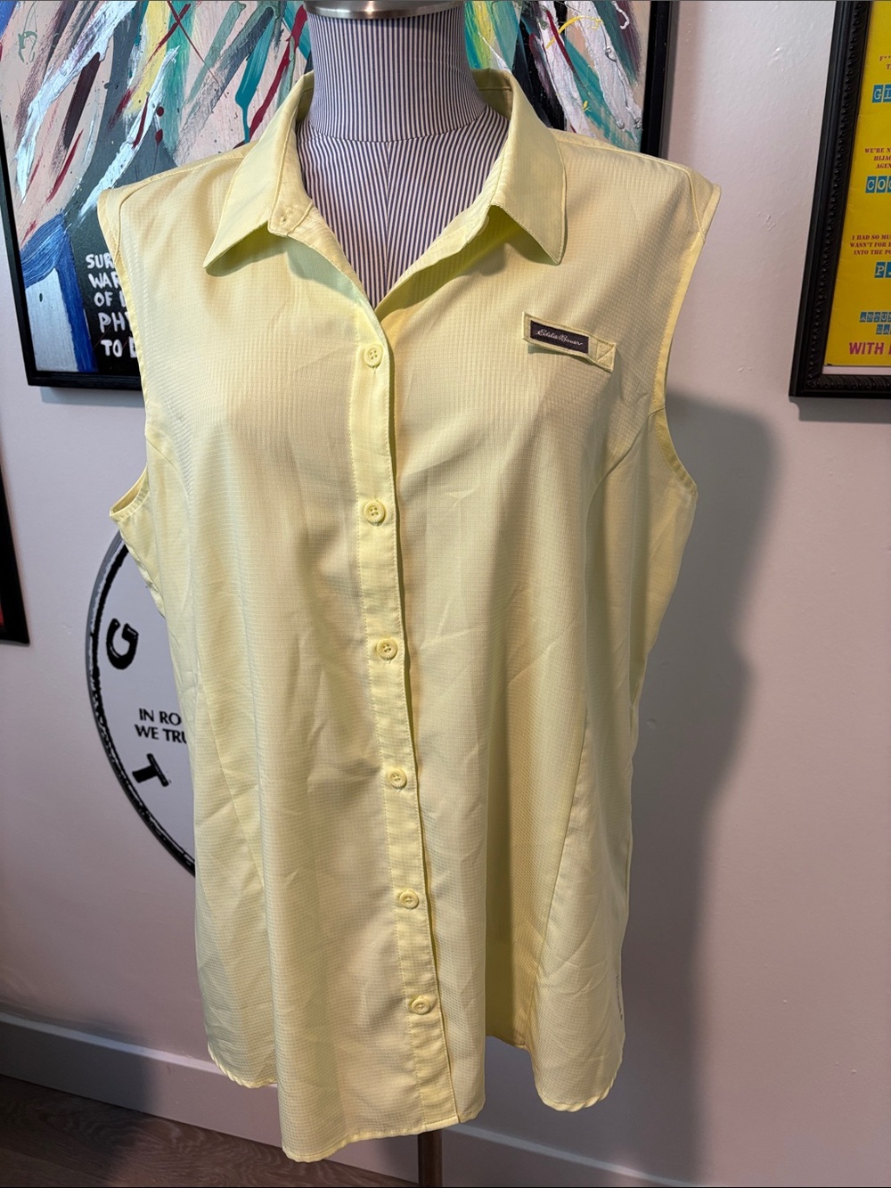 Eddie Bauer Sport Sleeveless Button-Down Shirt in Pale Yellow